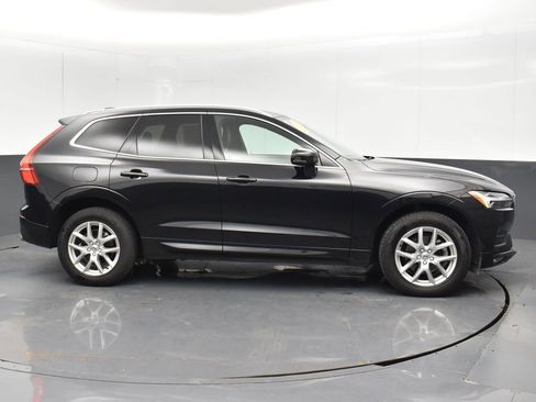 Used 2021 Volvo XC60 T5 Momentum image 4