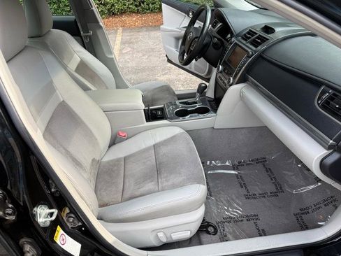 Used 2012 Toyota Camry XLE w/ Leather Pkg FWD image 29