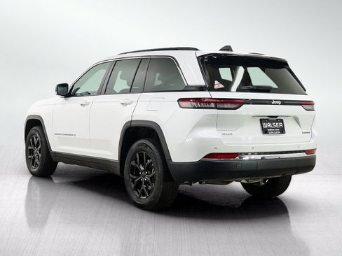 Used 2024 Jeep Grand Cherokee Limited AWD/4WD image 4