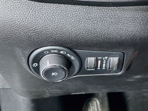 Used 2022 Jeep Compass Latitude w/ Sun and Sound Group AWD/4WD image 10