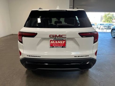 Used 2026 GMC Terrain Elevation w/ Elevation Premium Package FWD image 4