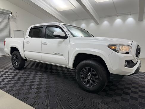 Used 2021 Toyota Tacoma SR5 w/ Technology Package image 1