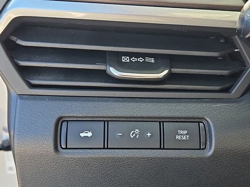 Used 2024 Nissan Altima 2.5 SV image 32