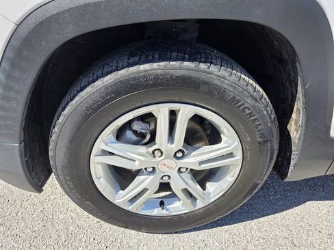 Used 2023 GMC Terrain SLE FWD image 7