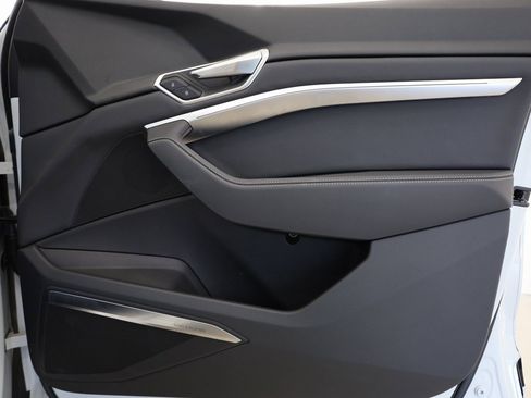 Used 2023 Audi e-tron Premium Plus w/ Premium Plus Package image 28