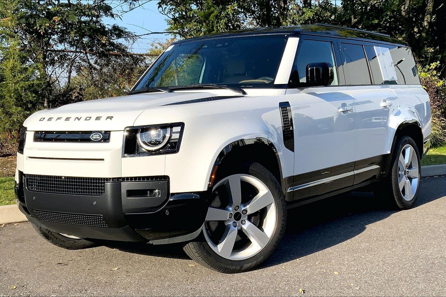 New 2026 Land Rover Defender 130 X-Dynamic SE AWD/4WD image 1