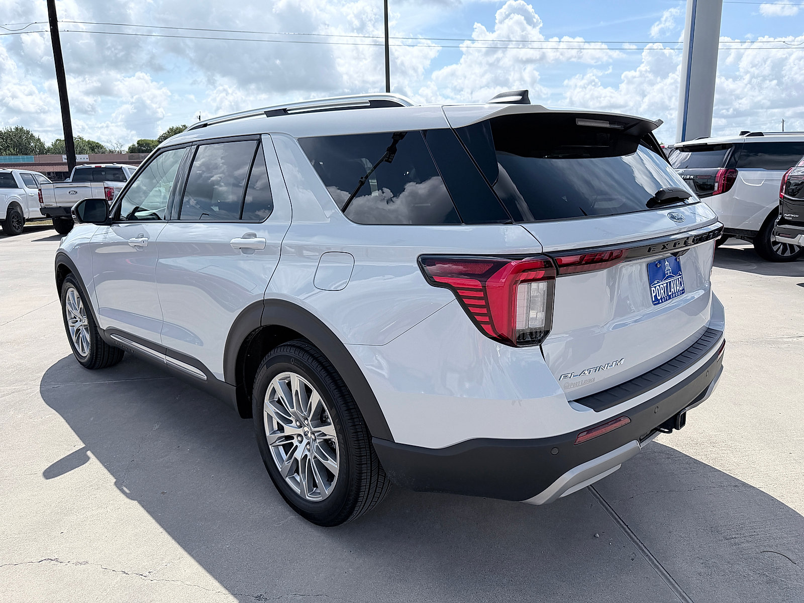 Used 2026 Ford Explorer Platinum RWD image 5