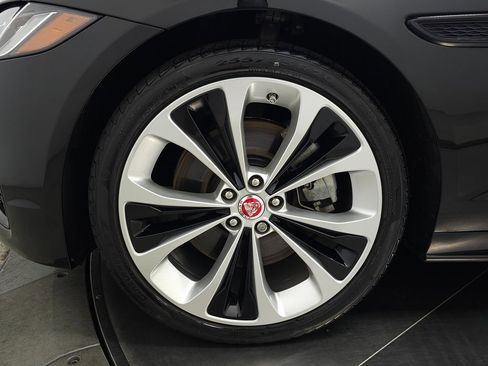 Used 2022 Jaguar XF R-Dynamic SE image 14