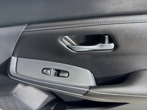 Used 2025 Nissan Sentra SV image 31