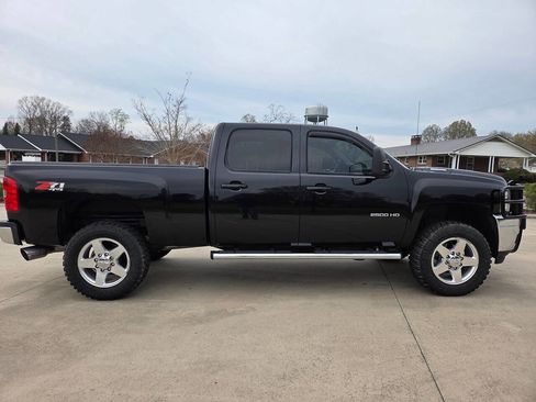 Used 2011 Chevrolet Silverado 2500 LTZ w/ LTZ Plus Package image 5