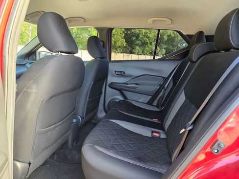 Used 2019 Nissan Kicks SV image 15