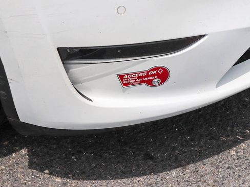 Used 2022 Tesla Model Y Long Range AWD/4WD image 18