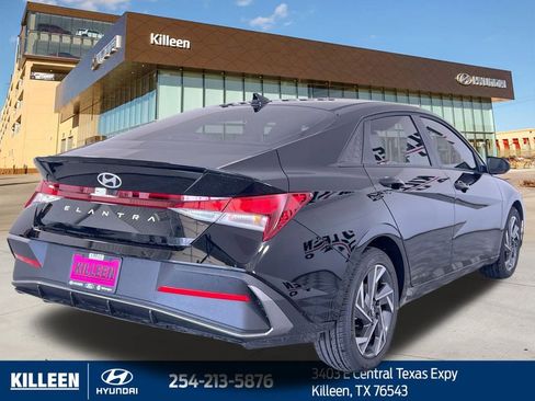Used 2025 Hyundai Elantra Sport image 9