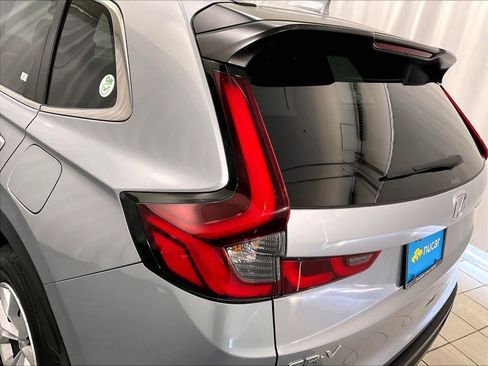 Used 2025 Honda CR-V LX image 31
