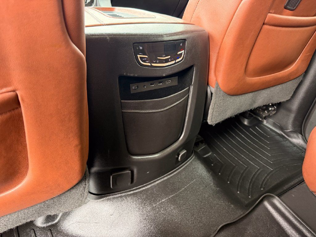 Used 2018 Cadillac Escalade ESV Premium Luxury w/ LPO, Radiant Package AWD/4WD image 25