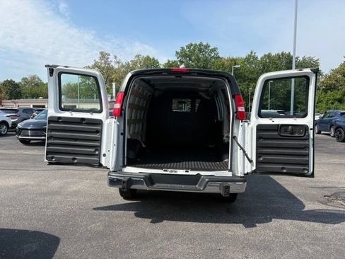 Used 2025 Chevrolet Express 2500 w/ Driver Convenience Package RWD image 8