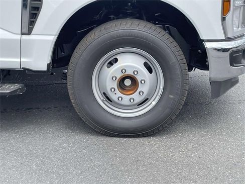New 2025 Ford F350 XL w/ XL Chrome Package image 28