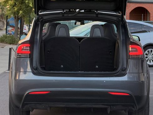 Used 2018 Tesla Model X 75D AWD/4WD image 11