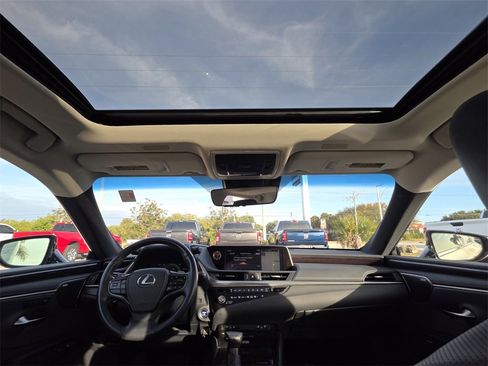 Used 2021 Lexus ES 300h w/ Premium Package image 19