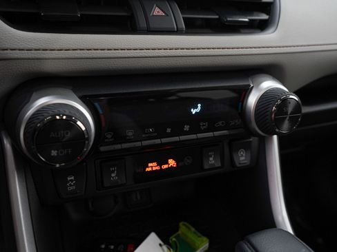 Used 2025 Toyota RAV4 XLE w/ Convenience Package image 21