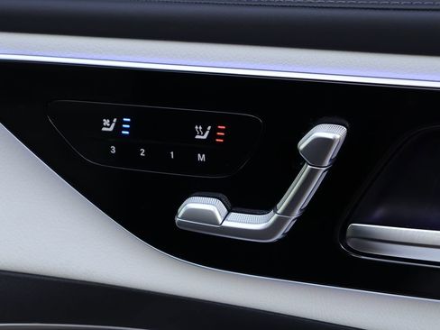 Used 2024 Mercedes-Benz GLC 300 4MATIC w/ AMG Line image 35