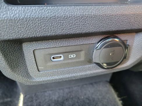 Used 2021 Volkswagen Tiguan SEL FWD image 12