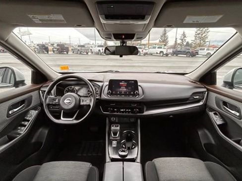 Used 2023 Nissan Rogue SV image 11