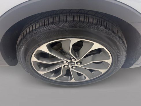 Used 2022 Lincoln Nautilus Reserve image 10