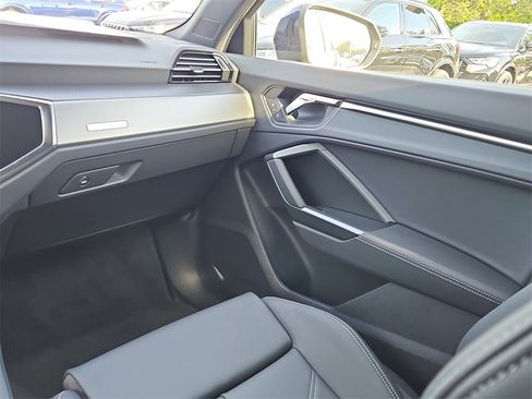 New 2025 Audi Q3 2.0T Premium image 12