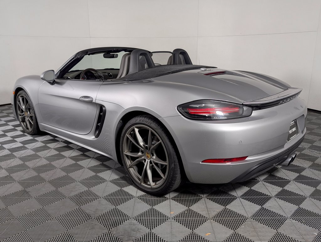 Used 2021 Porsche 718 Boxster RWD image 3