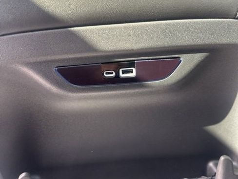 Used 2024 Chrysler Pacifica Limited image 14