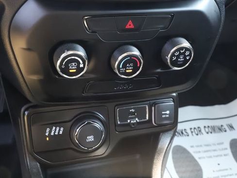 Used 2020 Jeep Renegade Sport w/ Sport Appearance Group AWD/4WD image 26