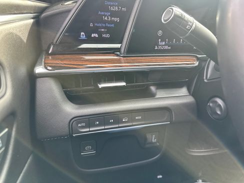 Used 2023 Cadillac Escalade ESV Premium Luxury image 25