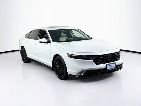 Used 2023 Honda Accord Touring image 3
