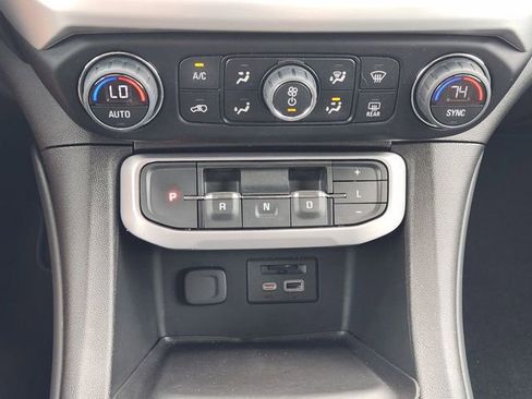 Used 2023 GMC Acadia SLT image 19