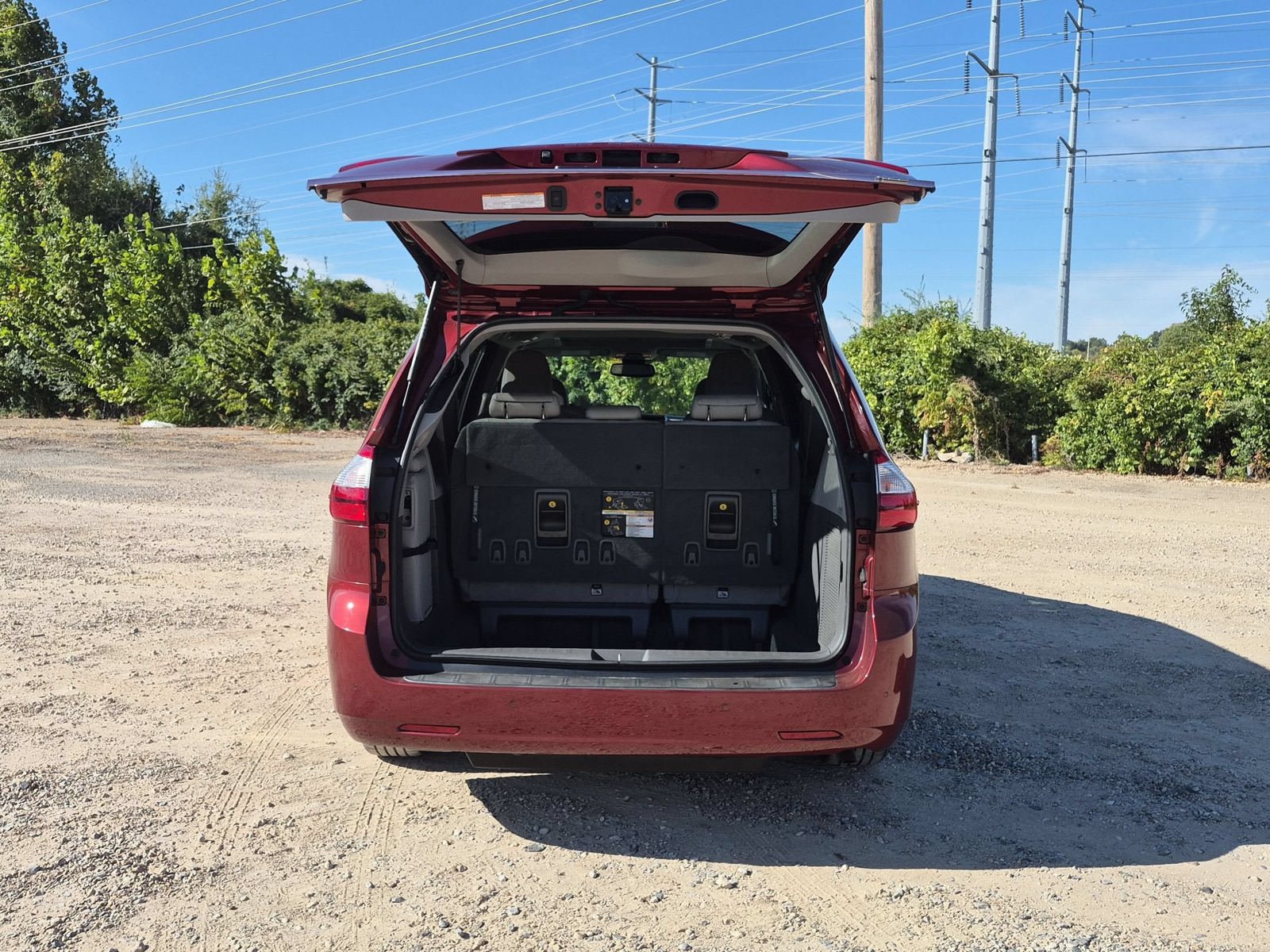 Used 2019 Toyota Sienna XLE w/ XLE Navigation Package FWD image 4
