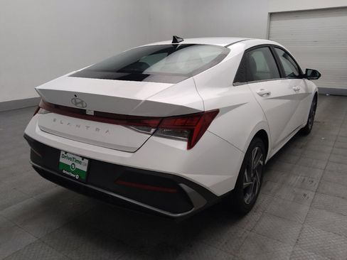 Used 2025 Hyundai Elantra SEL FWD image 9
