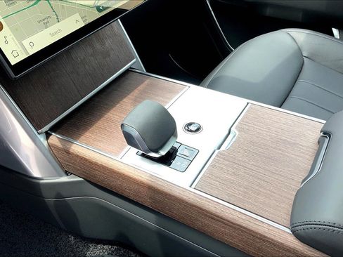 New 2025 Land Rover Range Rover SE image 8