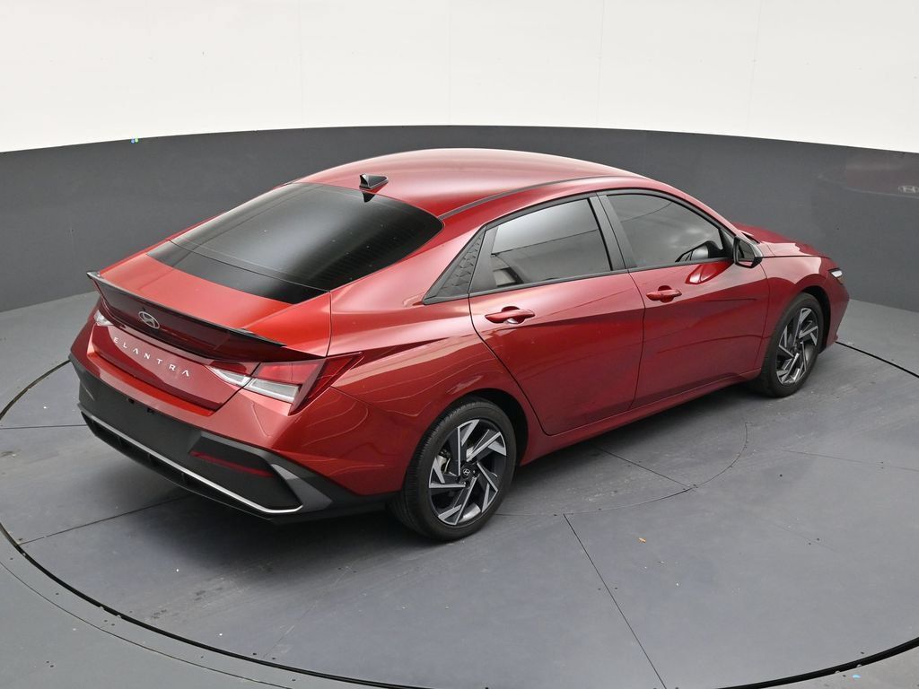 Used 2025 Hyundai Elantra Sport FWD image 16