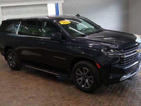 Used 2022 Chevrolet Suburban LT w/ Luxury Package AWD/4WD image 29