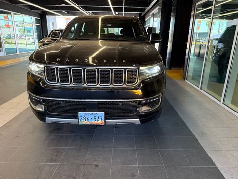 Used 2024 Jeep Wagoneer L Series II w/ Flexible Seating Group RWD image 4