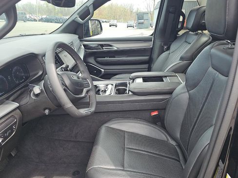 Used 2024 Jeep Wagoneer Series II AWD/4WD image 7