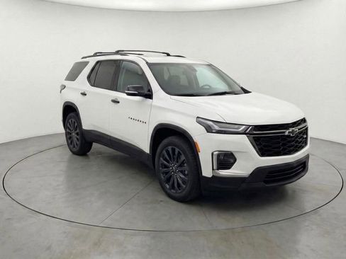 Used 2023 Chevrolet Traverse RS image 8