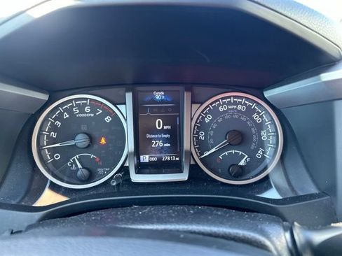 Used 2021 Toyota Tacoma SR5 RWD image 12