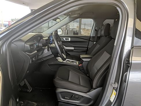 Certified 2023 Ford Explorer XLT w/ Class IV Trailer Tow Package AWD/4WD image 13