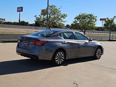 Used 2024 Nissan Altima 2.5 SV FWD image 5