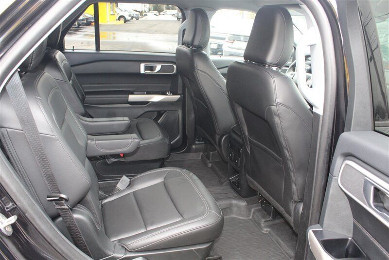 Used 2023 Ford Explorer XLT w/ Equipment Group 202A AWD/4WD image 15