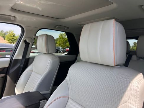 Used 2017 Land Rover Discovery HSE Luxury AWD/4WD image 16