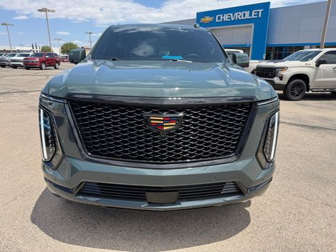 Used 2025 Cadillac Escalade Sport w/ LPO, Floor Liner Package AWD/4WD image 2