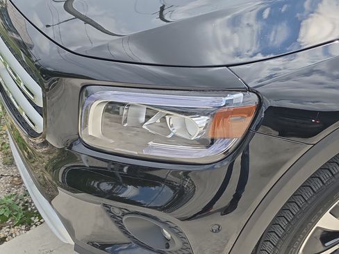 Used 2023 Mercedes-Benz GLB 250 4MATIC image 23